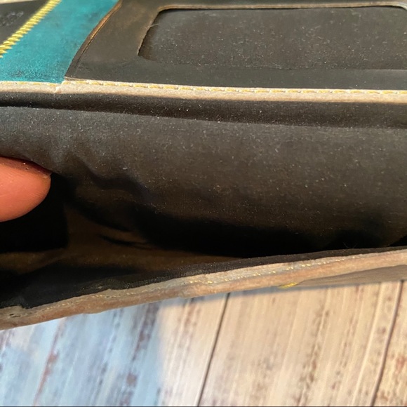 Peru Leather Trifold Wallet. Great Used Condition. - Picture 14 of 16